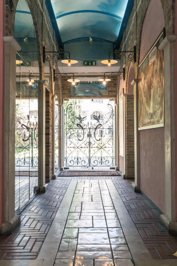 Отель Il Castello Di Perano Экстерьер фото